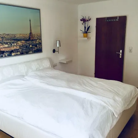 Apartman Comfortable In Cozy House Planegg