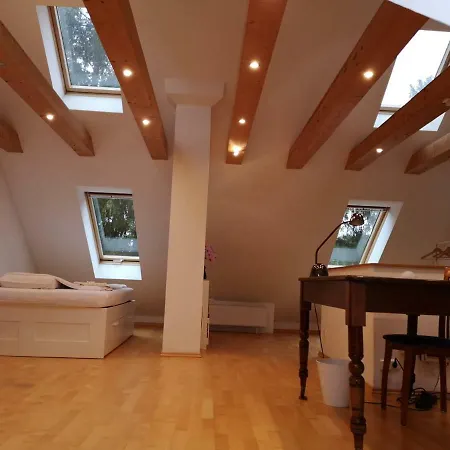 Comfortable In Cozy House Planegg